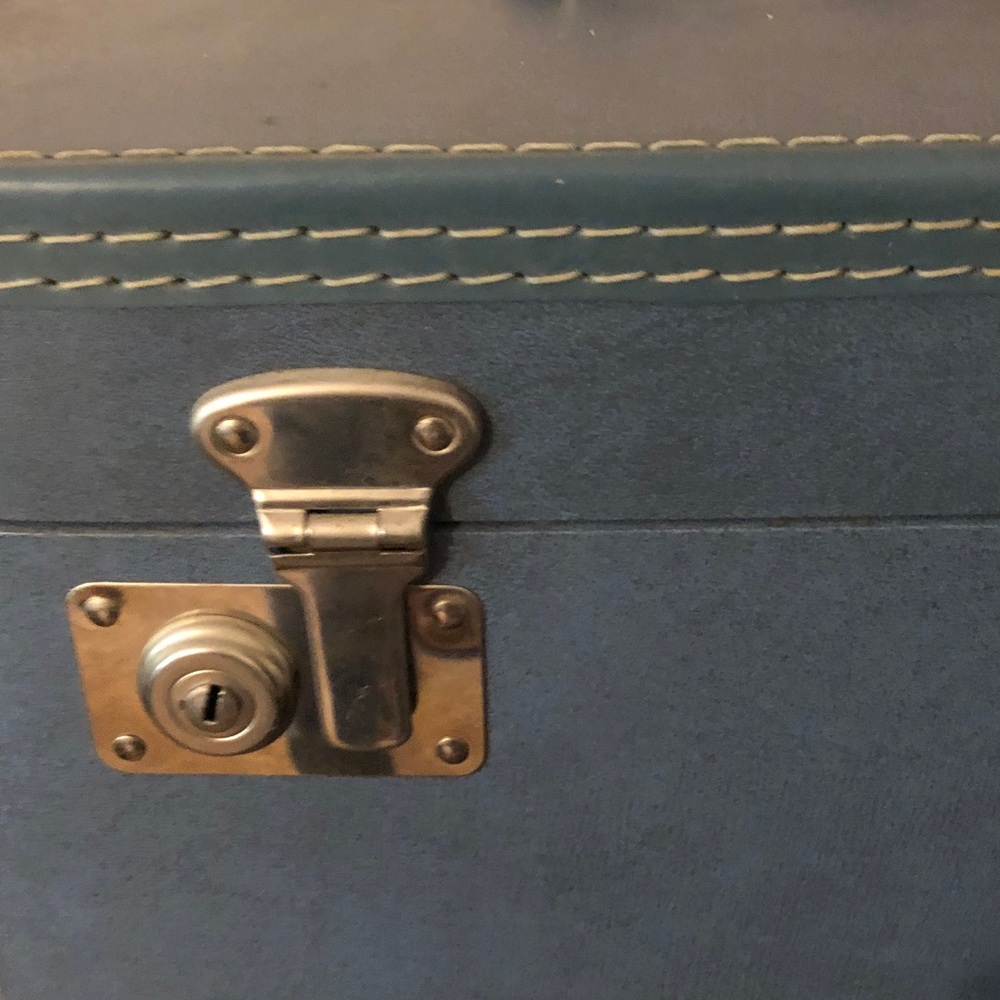 Vintage Hardshell Train Case - Picture 3 of 8